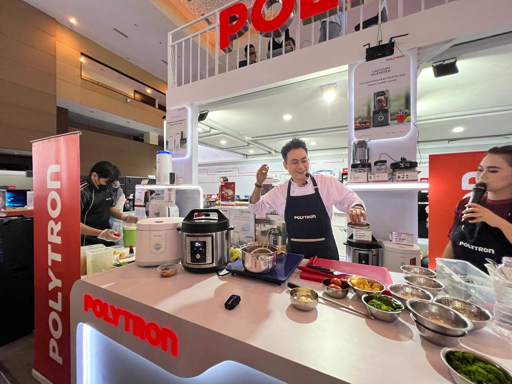 Chef Steby Rafael Berbagi Resep di Live Cooking Demo di PRJ Bersama POLYTRON